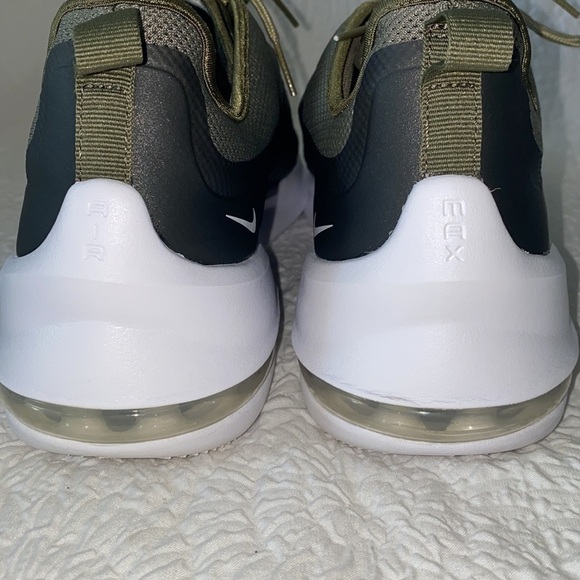 Nike\'s Air Max Axis main image 13